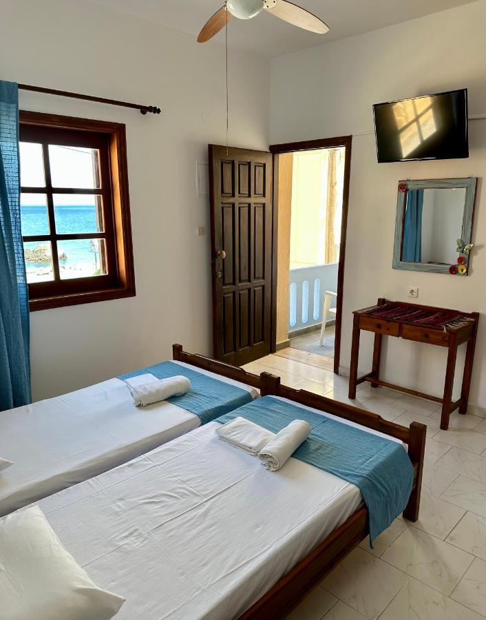 Bonatsa Rooms Palaiochora Exterior photo