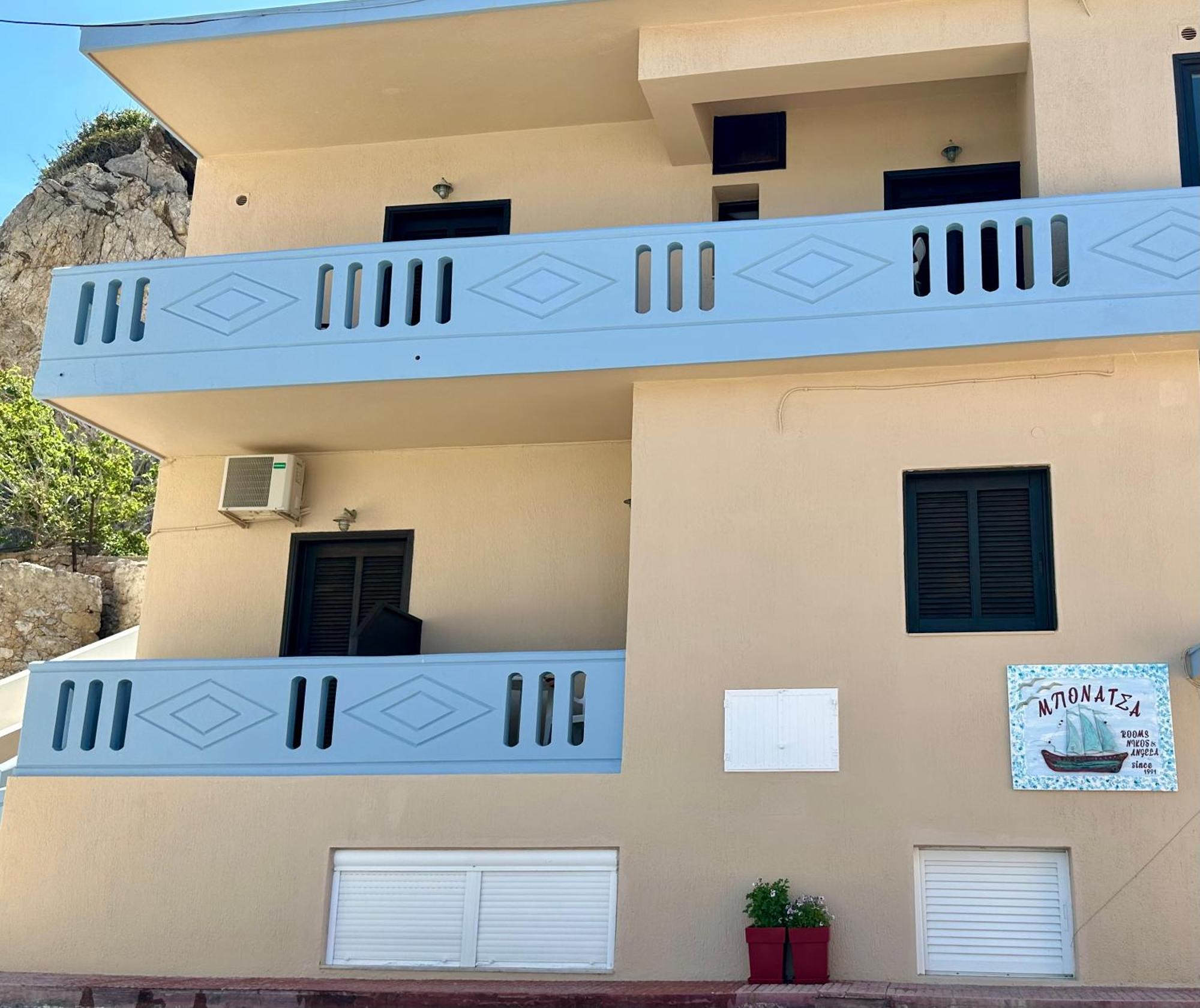 Bonatsa Rooms Palaiochora Exterior photo
